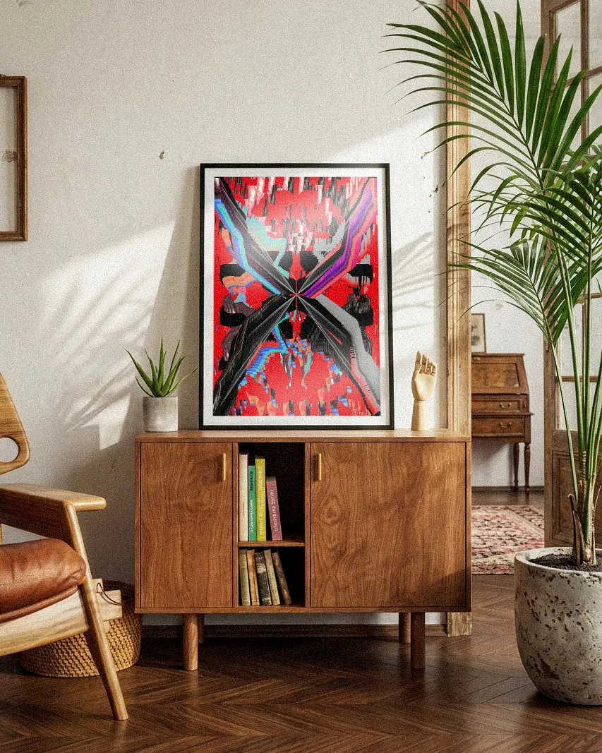 Gerahmter Tesseract-Print mit rotem Symmetriemotiv auf Sideboard in Wohnzimmer-Mockup